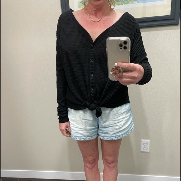 💜Long sleeved, button, tie front detail - Picture 4 of 5